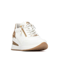 XTI women's white lace-up trainer