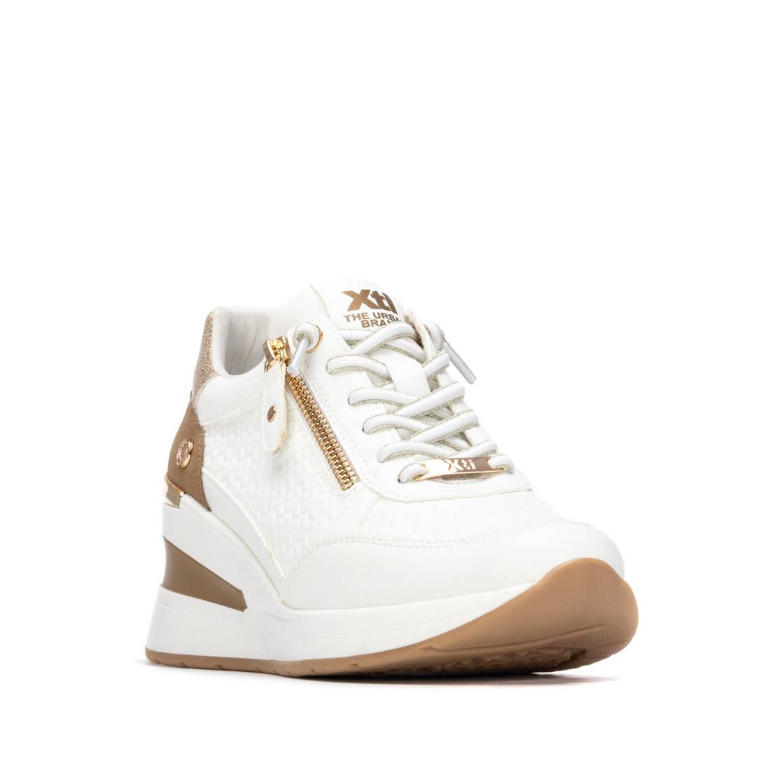 XTI women's white lace-up trainer
