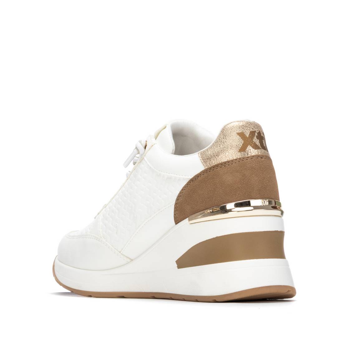 XTI women's white lace-up trainer