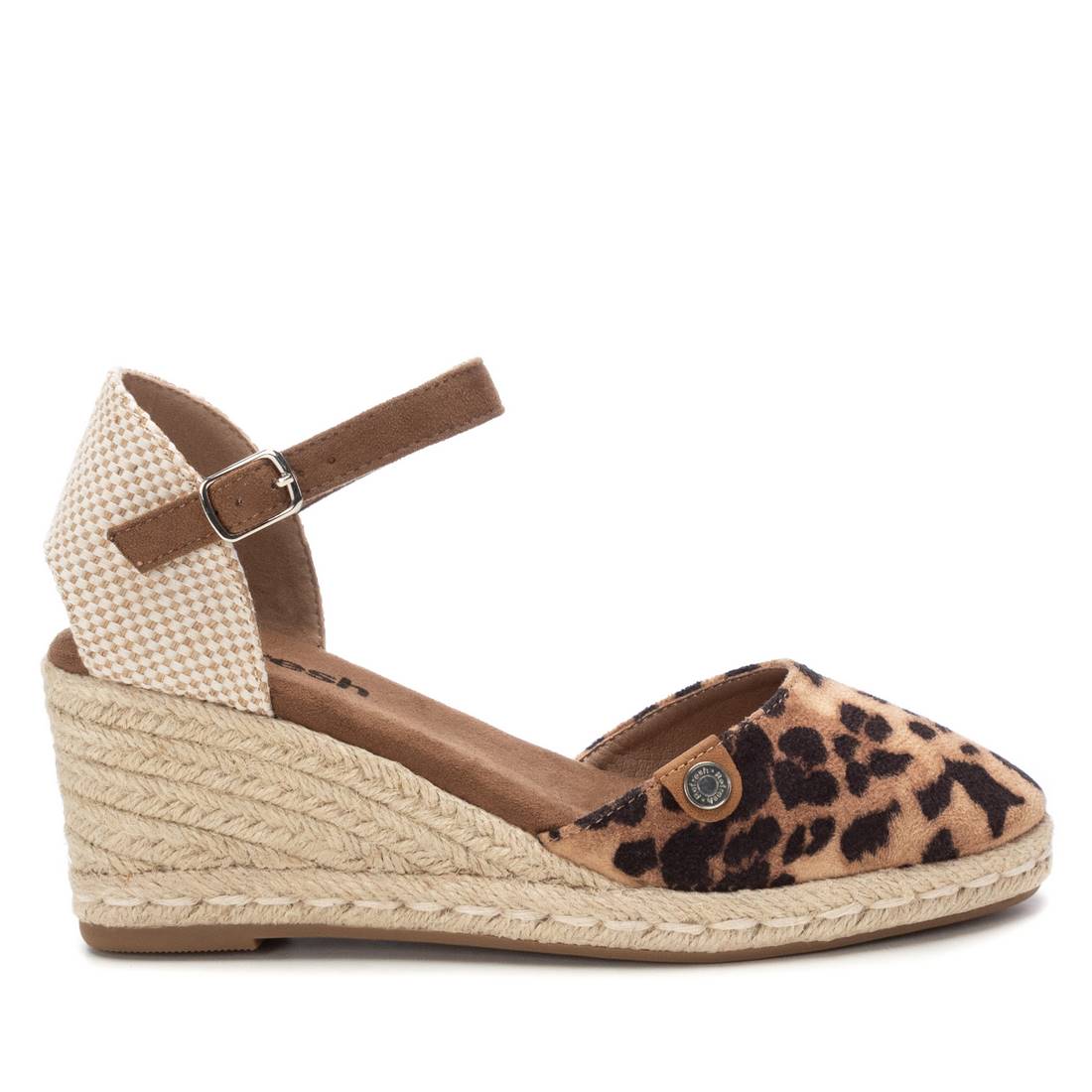 Refresh women's taupe sandal with buckle