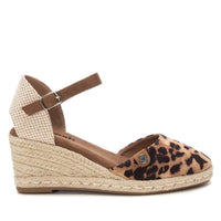 Refresh women's taupe sandal with buckle
