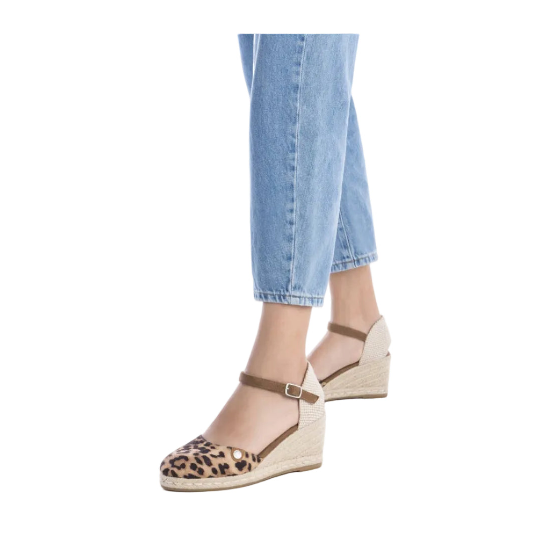 Refresh women's taupe sandal with buckle