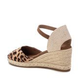 Refresh women's taupe sandal with buckle