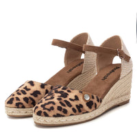Refresh women's taupe sandal with buckle