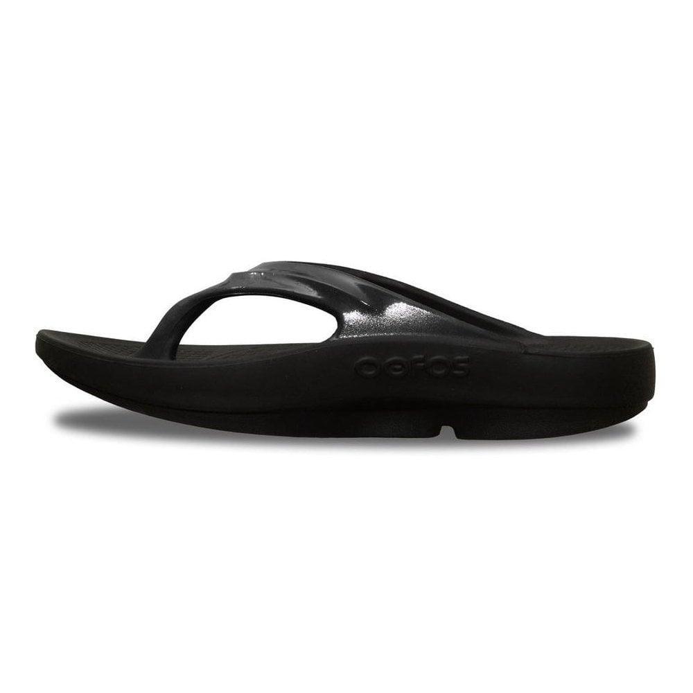 Oofos Oolala women's black patent recovery sandal