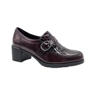 Pitillos women's burgundy heeled loafers with croc-effect detail