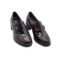 Pitillos women's burgundy heeled loafers with croc-effect detail