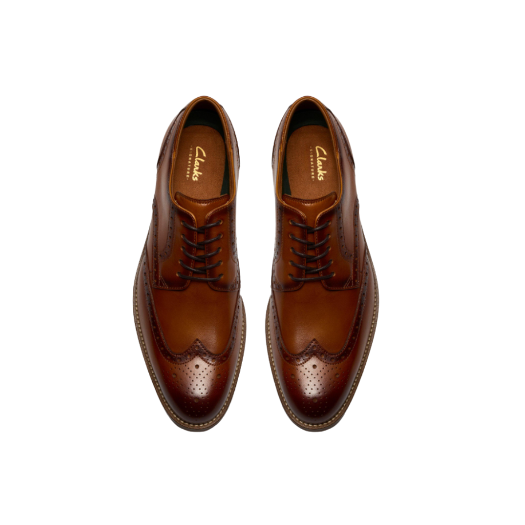 Clarks men's tan leather lace-up shoe