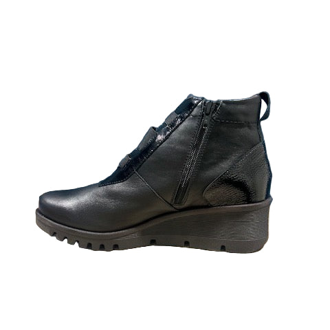 Pepe Saenz women's black leather boot with zip