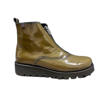 Pepe Saenz women's khaki patent boot with zip